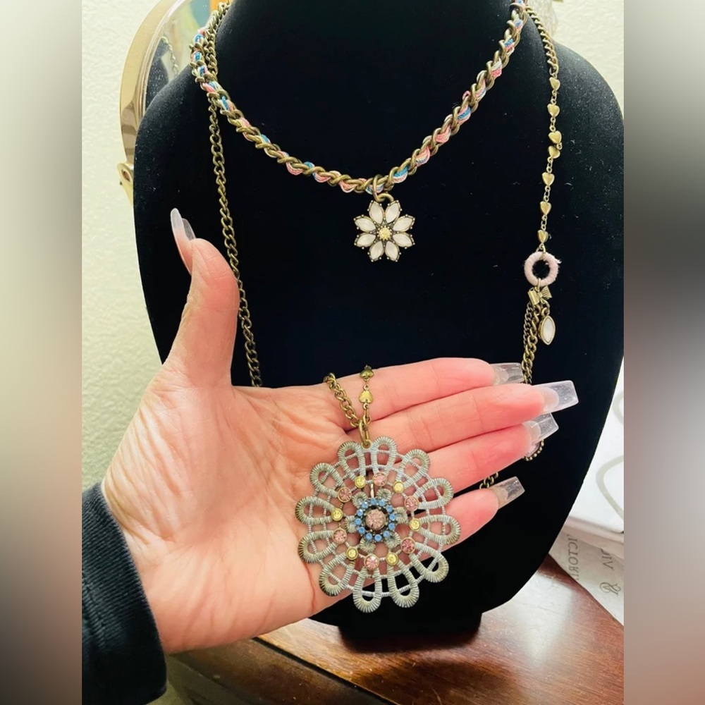 Betsey Johnson tiered necklace